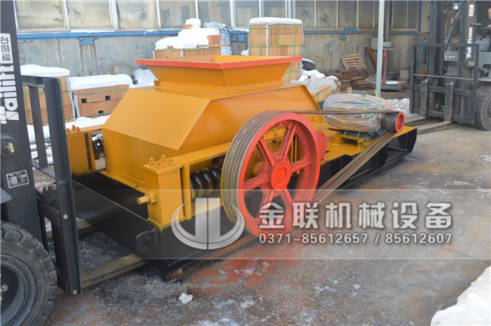 双齿辊破碎机在破碎生石灰上有哪些特别优势？