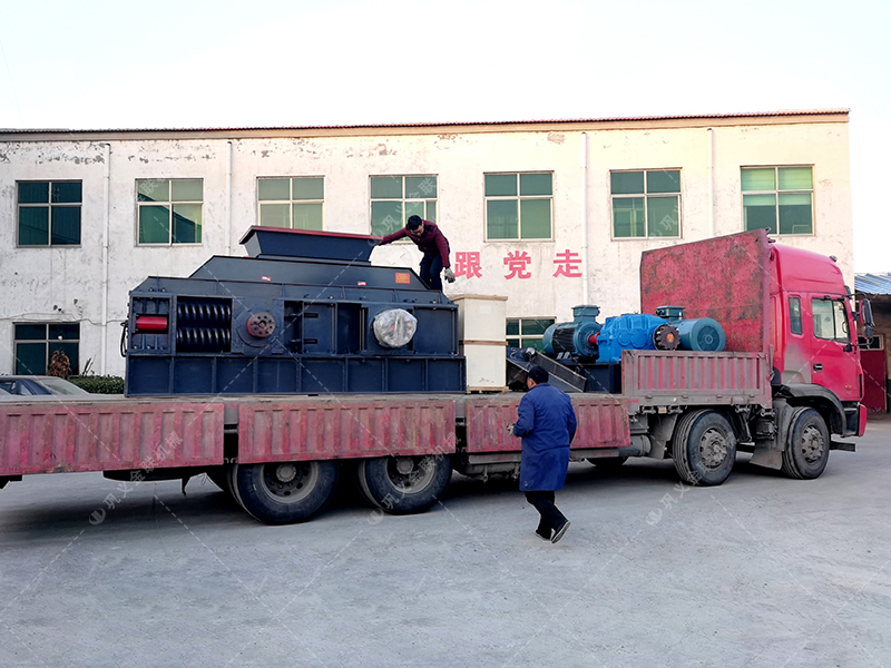1500x800大型鹅卵石制砂机发货 发往重庆