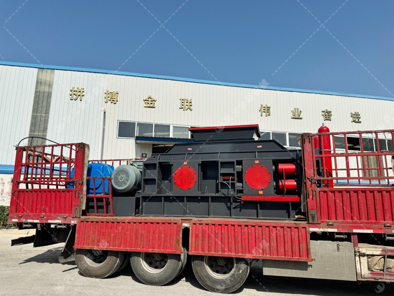 石英石破碎过粉碎问题怎么破？对辊制砂机挤压破碎减少细粉